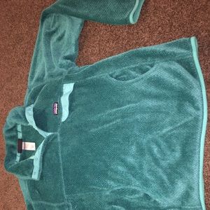 Patagonia pull over.